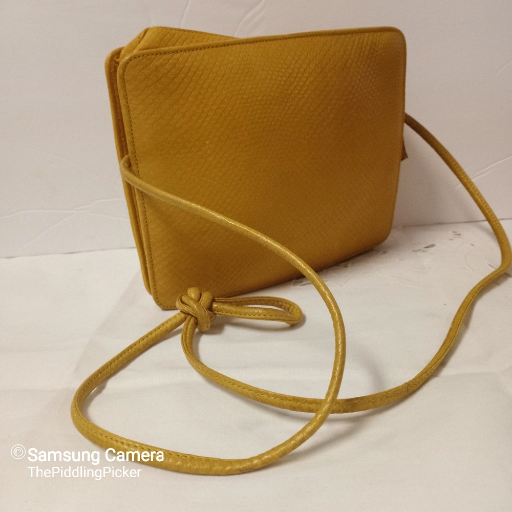 Cute Golden YellowShoulder/Crossbody Purse (Von Gero New York brand)